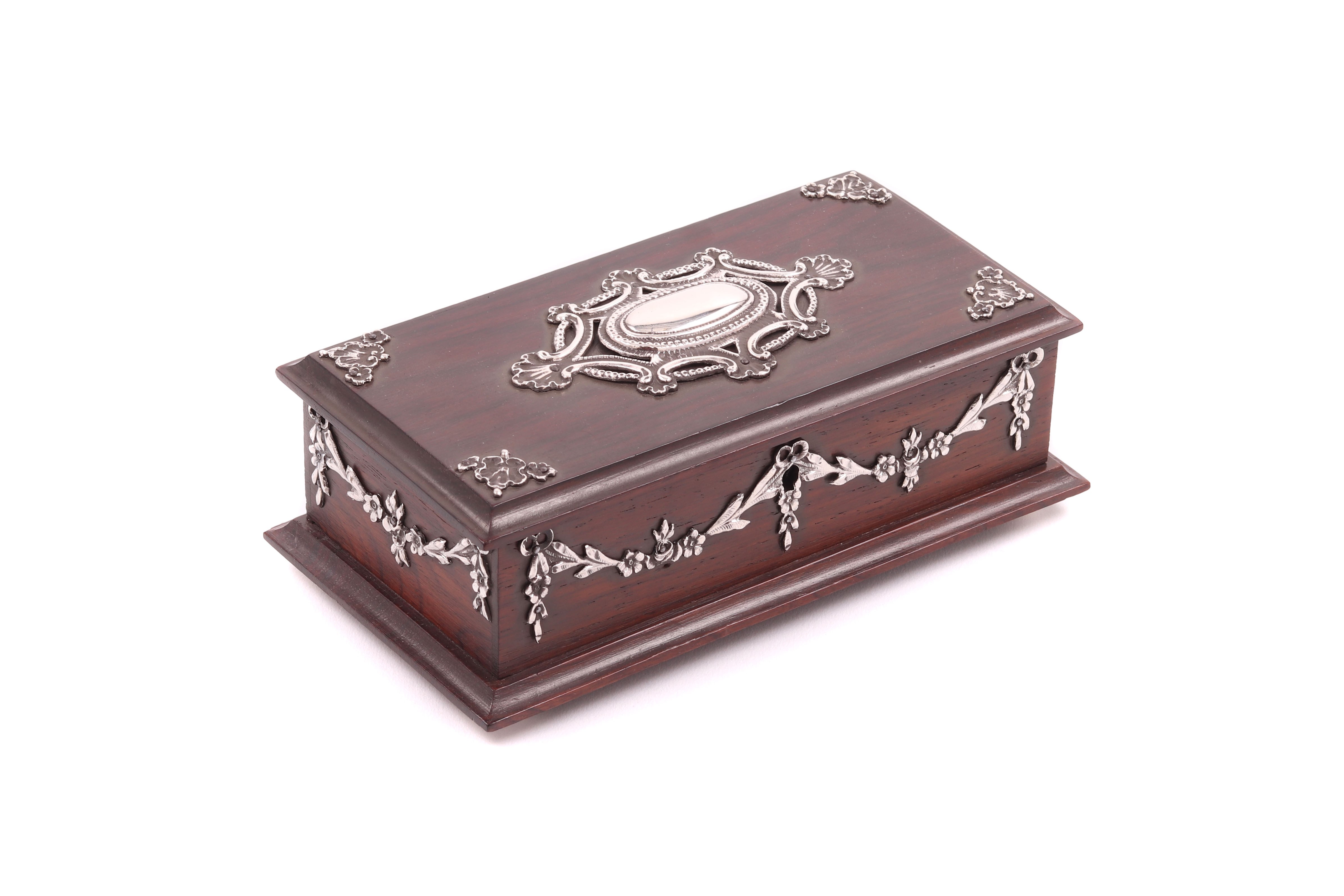 Caixa guarda-jóias em madeira exótica com montagens em prata portuguesa