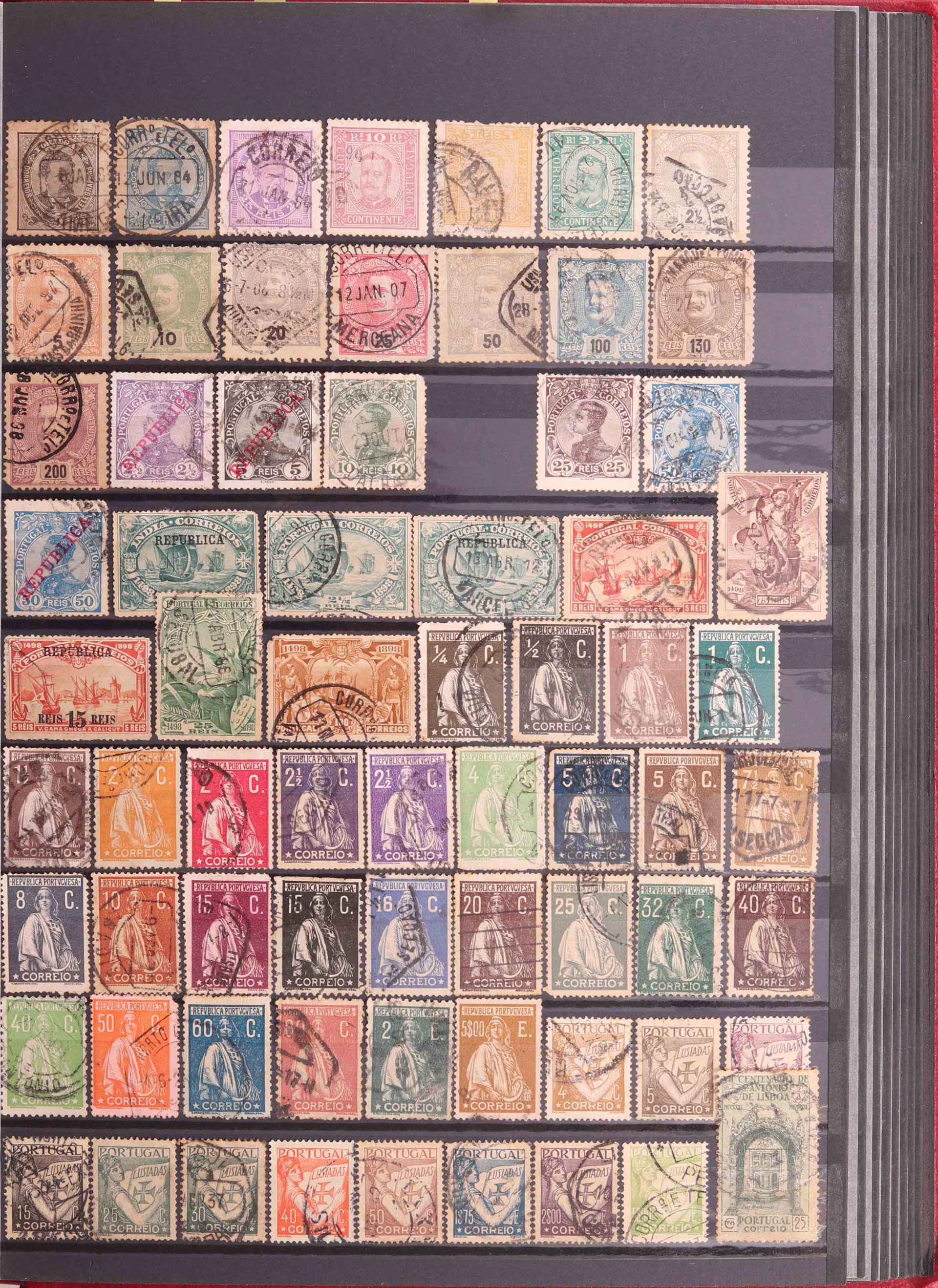 Coleção de 736 selos de Portugal e alguns países estrangeiros