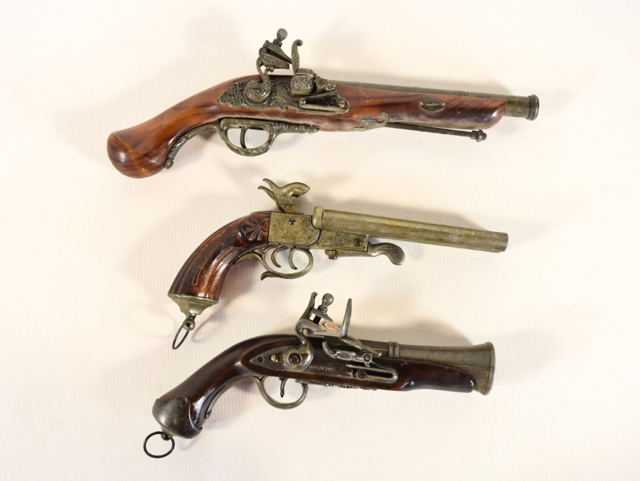 3 pistolas decorativas 