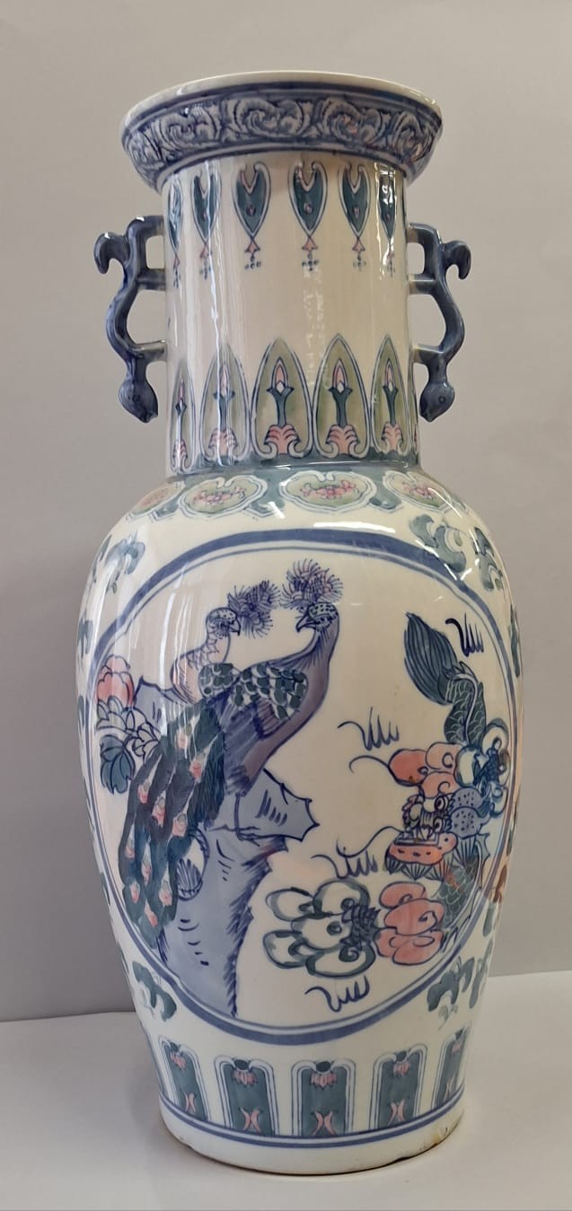 Grande jarrão em porcelana oriental