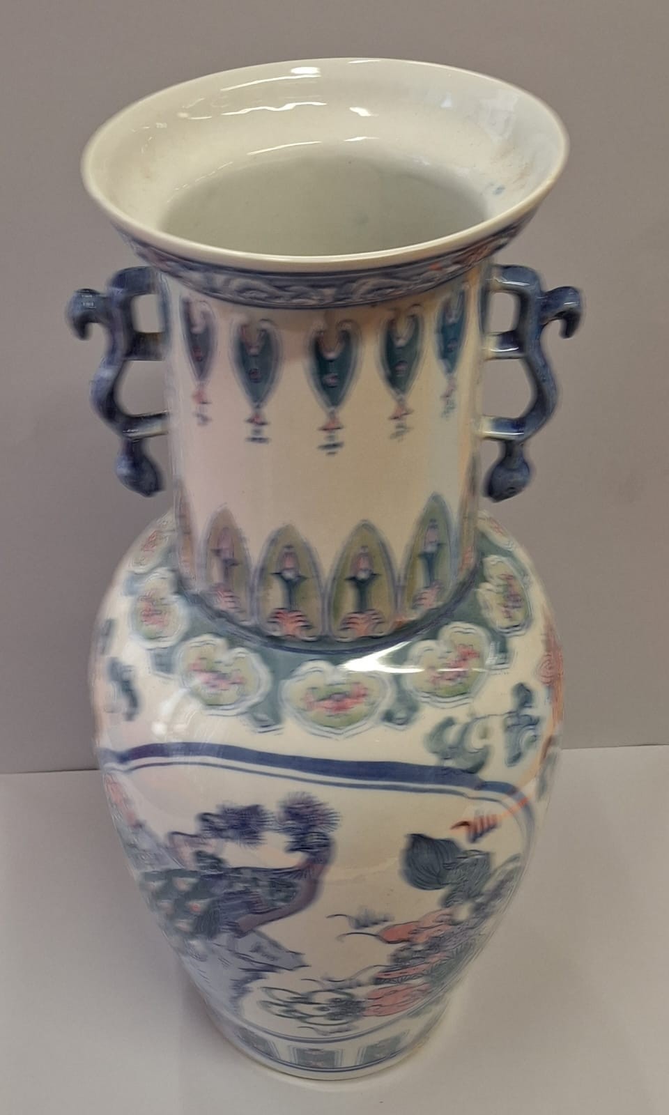 Grande jarrão em porcelana oriental