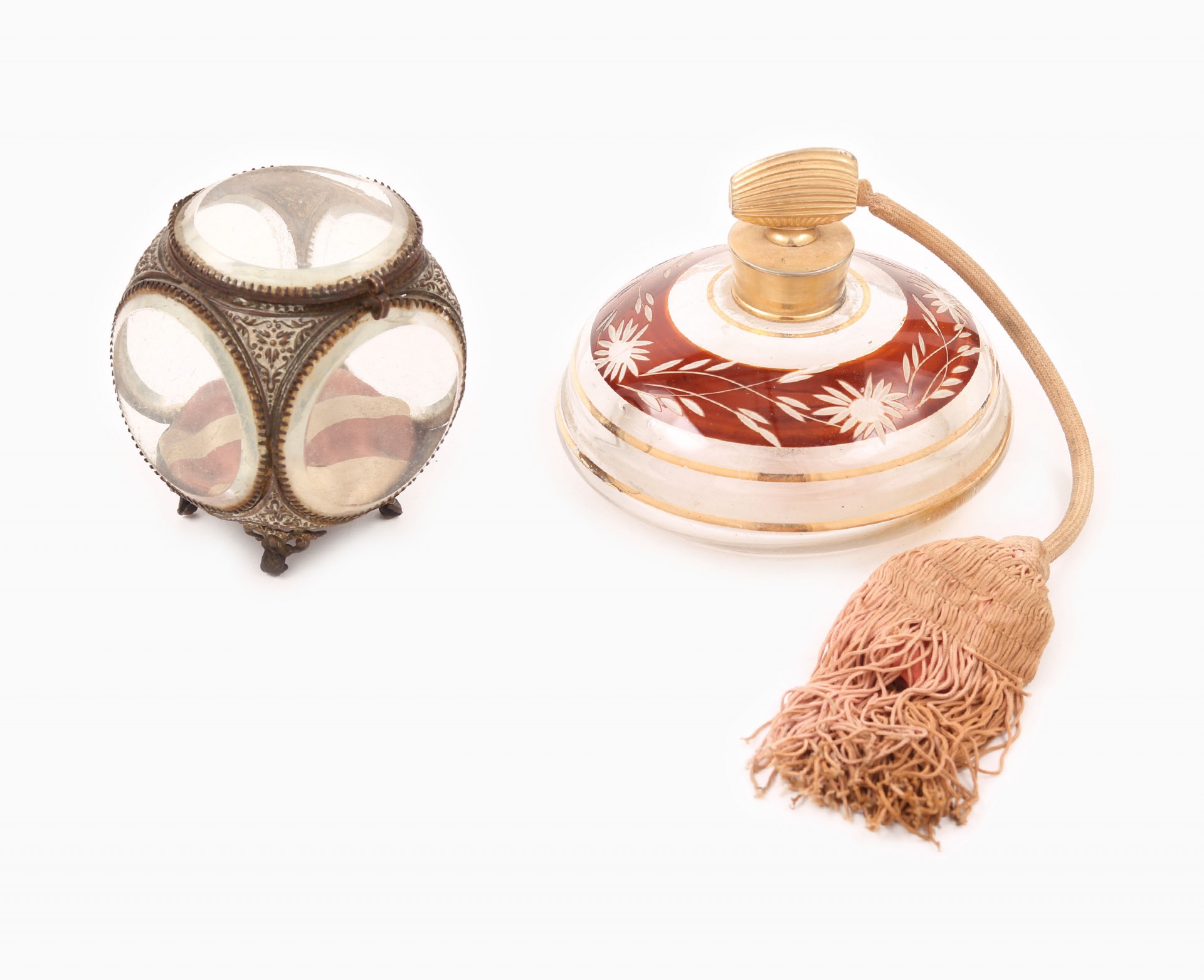 Frasco de perfume e caixa guarda-jóias