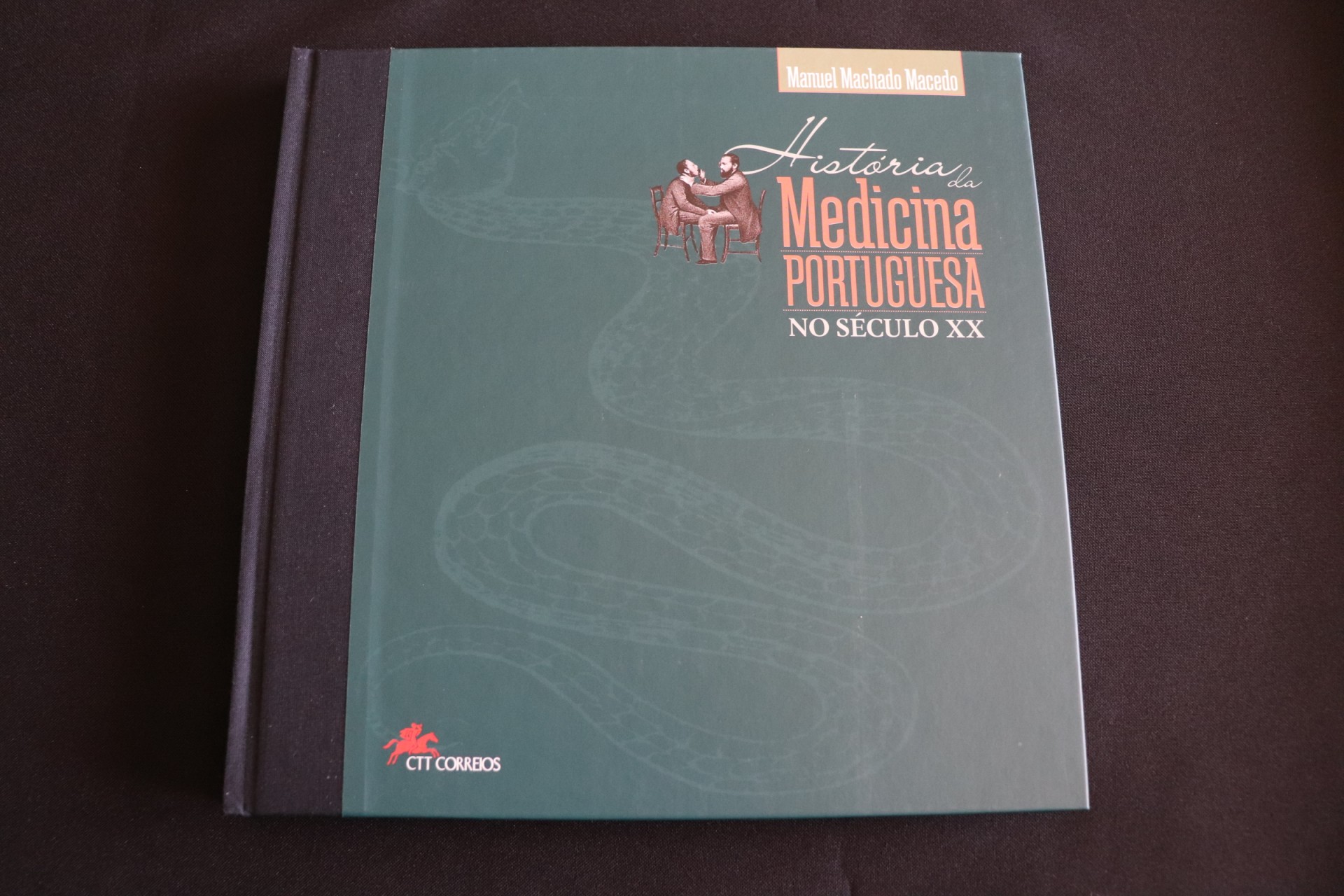 Livro dos CTT – História da medicina Portuguesa no século XX
