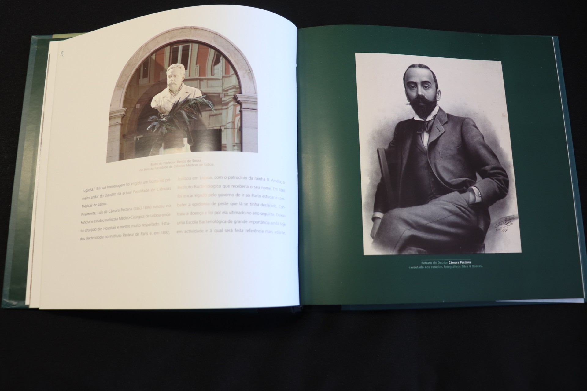 Livro dos CTT – História da medicina Portuguesa no século XX