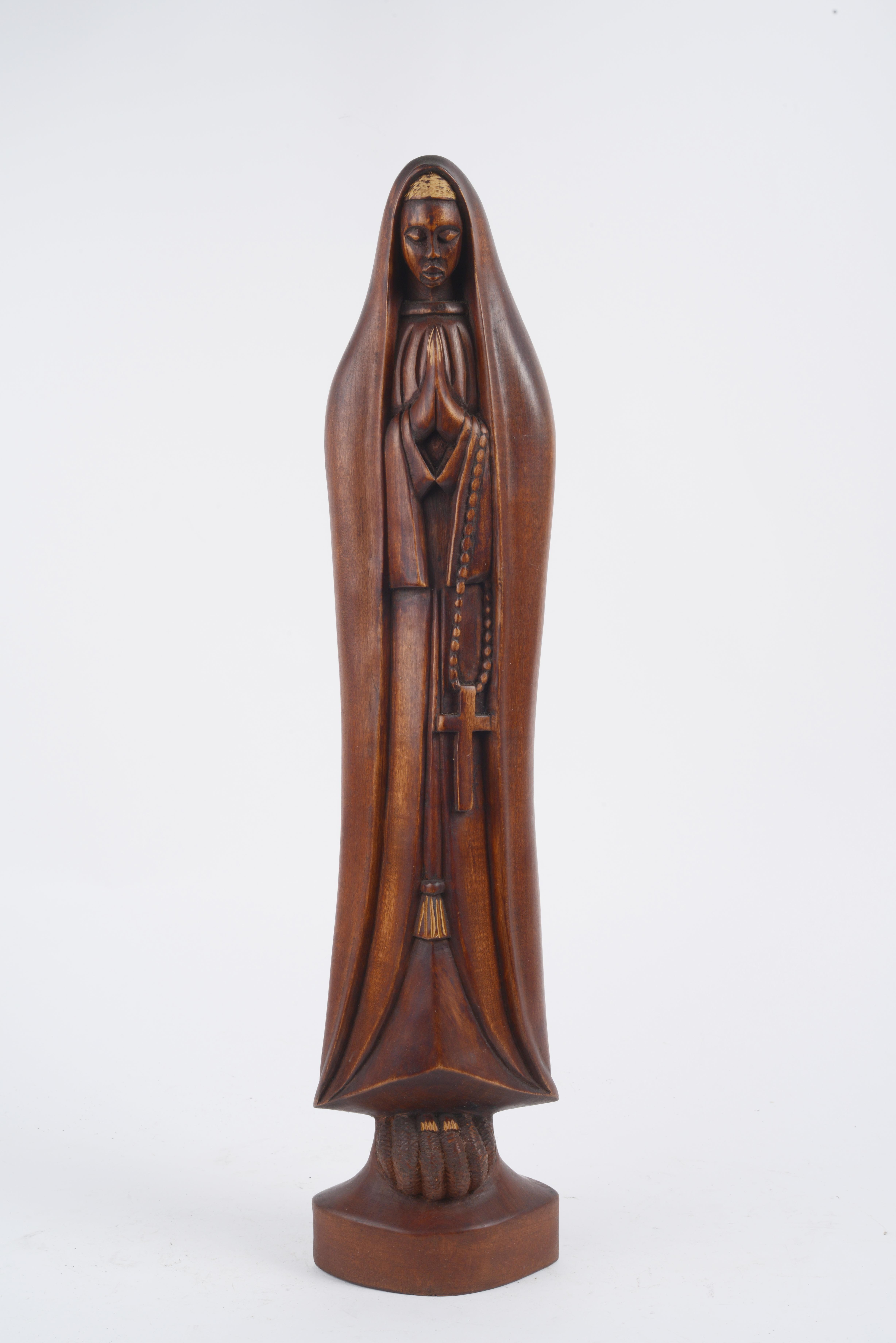 Nossa Senhora em madeira entalhada