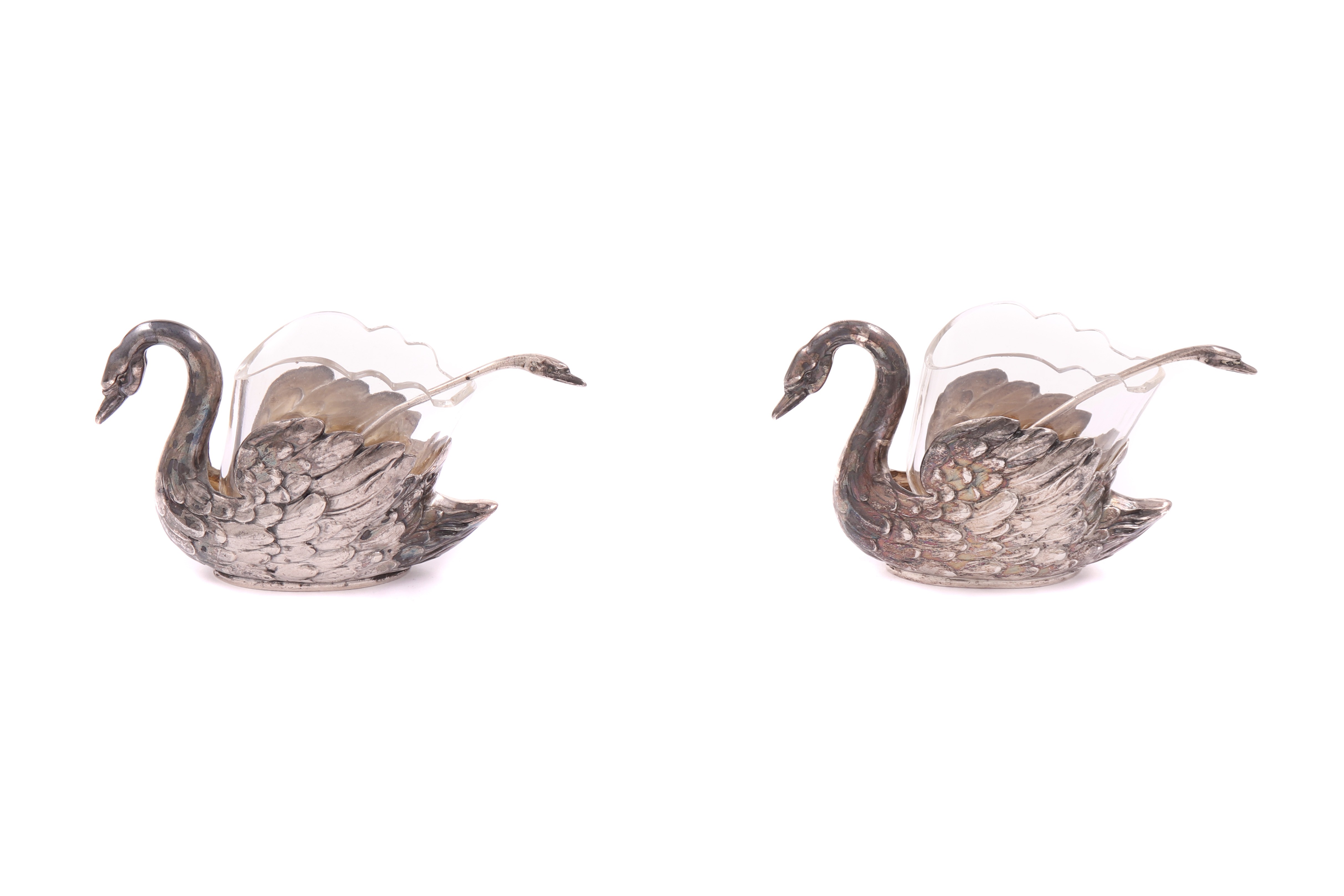 Par de saleiros ‘cisne’ em prata (6)