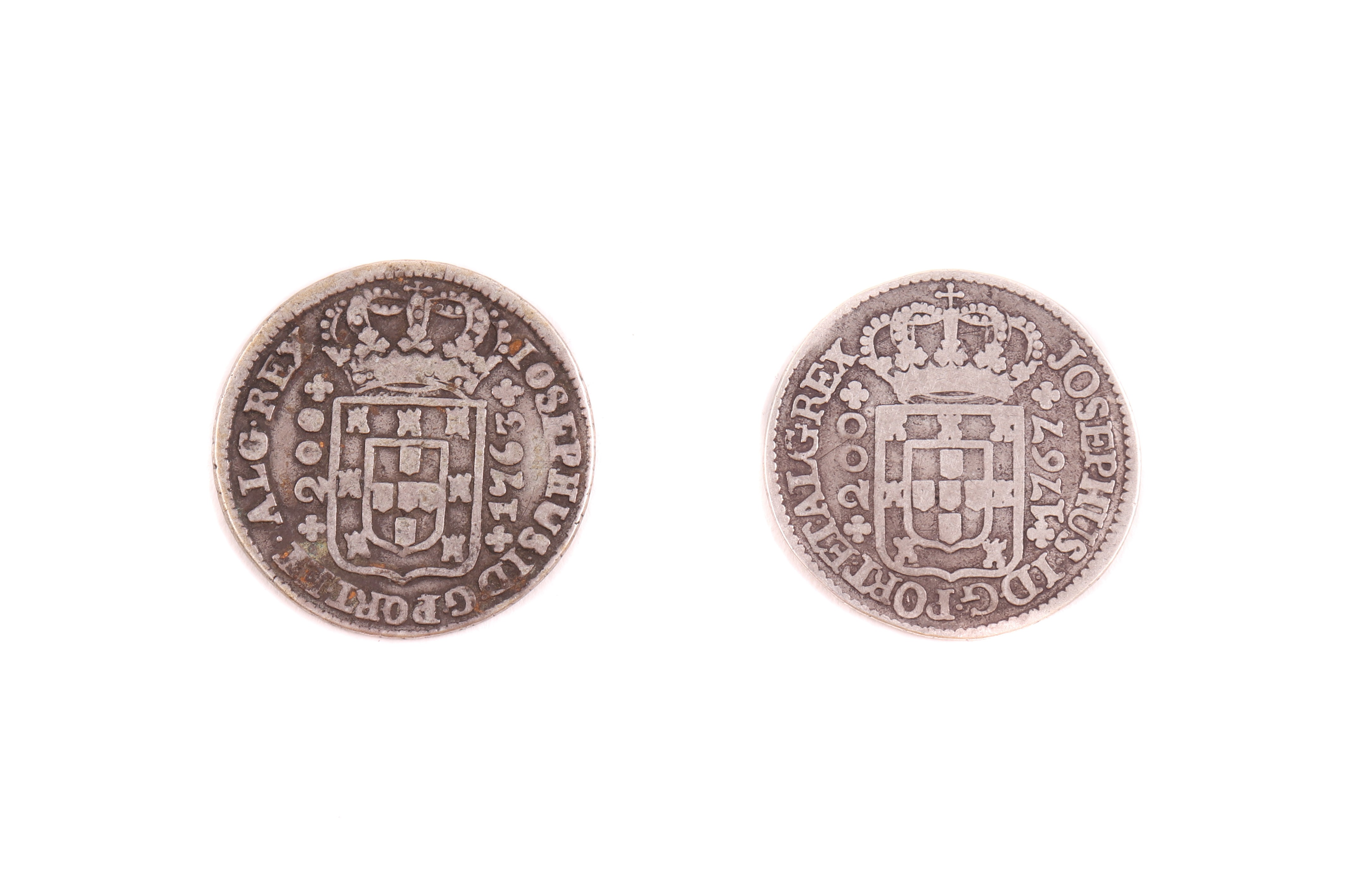 2 Moedas de 200 reis (12 vinténs), D. José, 1763 e 1767 - prata (2)