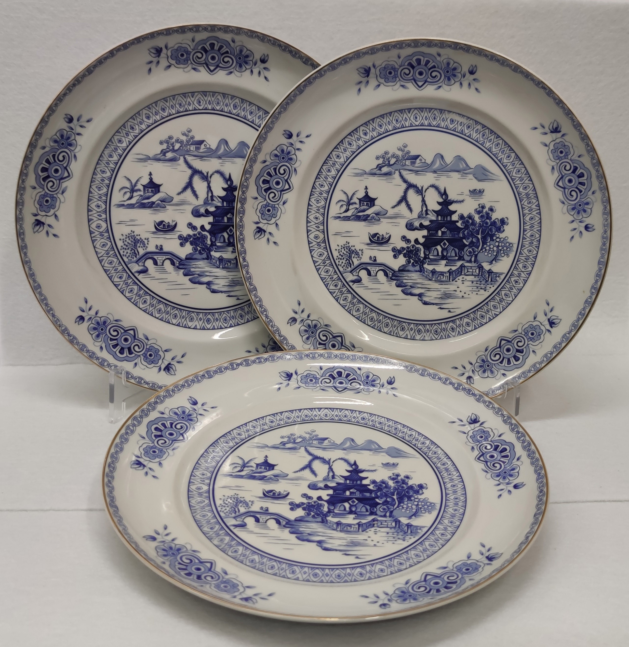 Conjunto de três pratos rasos em porcelana da Vista Alegre (3)