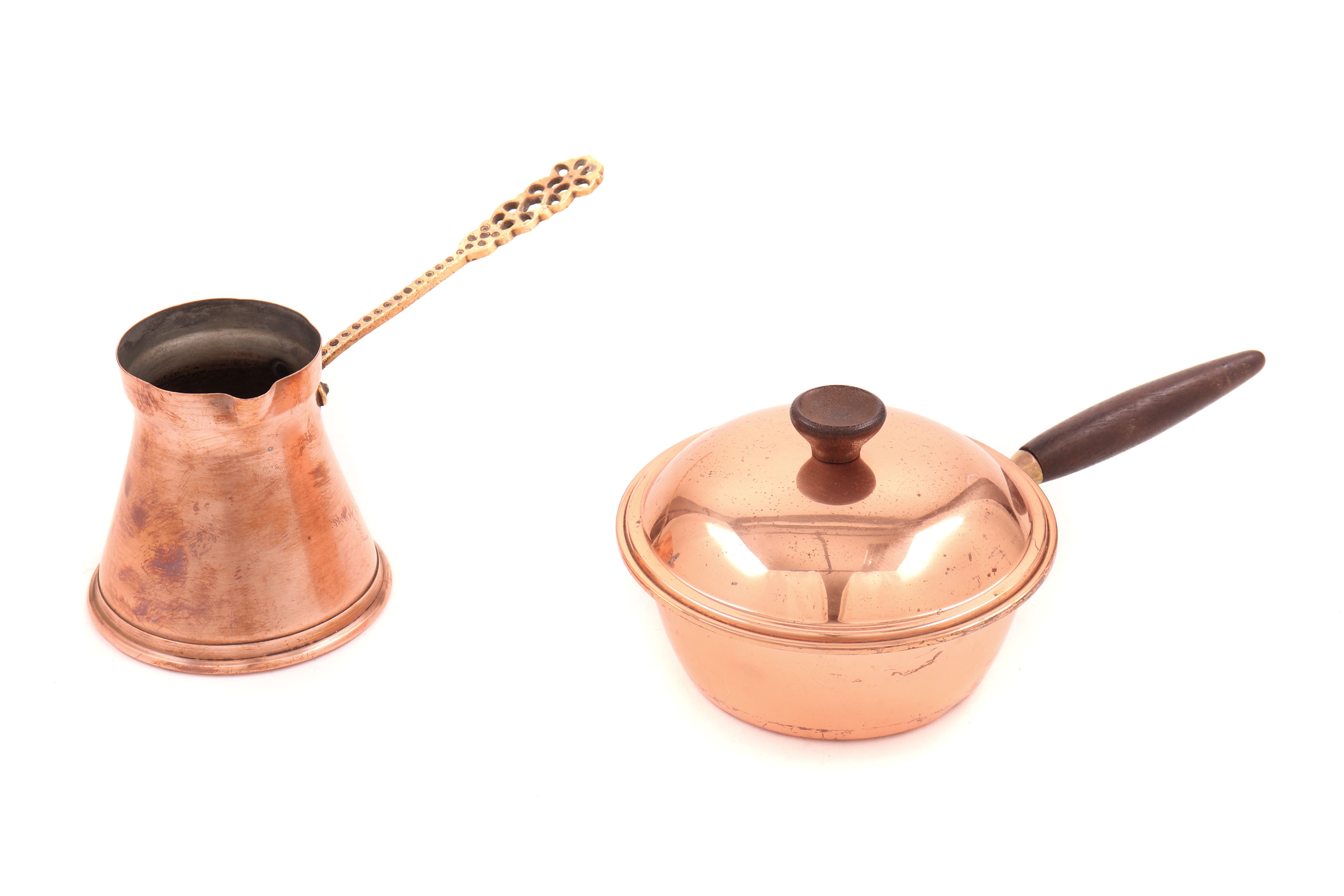 Leiteira e pequeno tacho com tampa, em cobre (2)