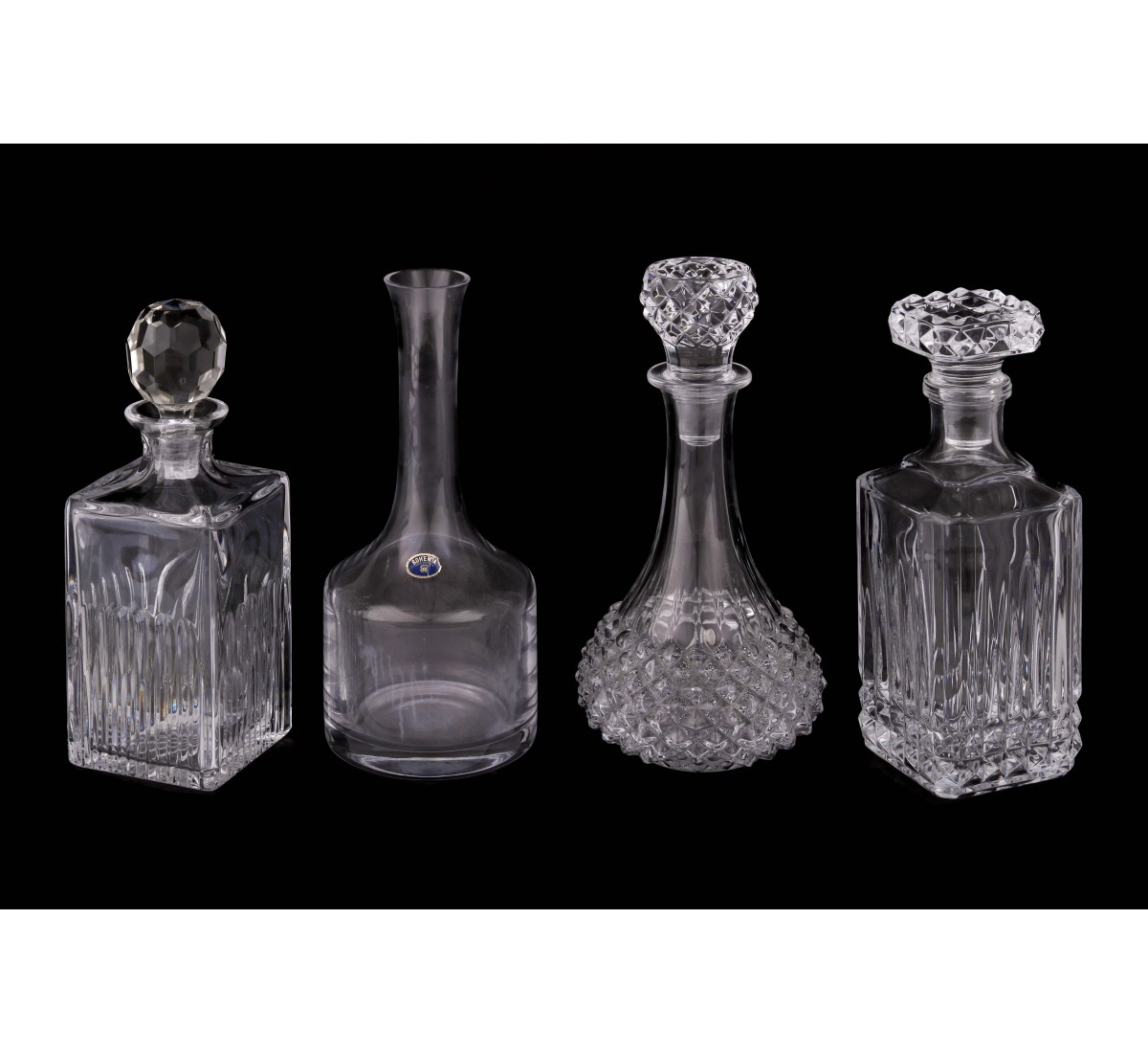 Quatro garrafas com tampa em vidro e em cristal (4)
