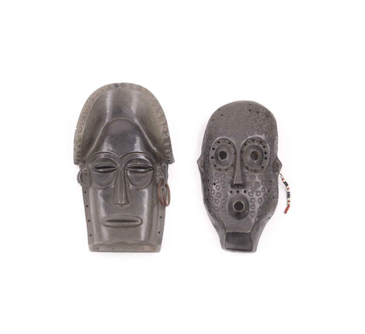 Conjunto de duas máscaras africanas em terracota (2)