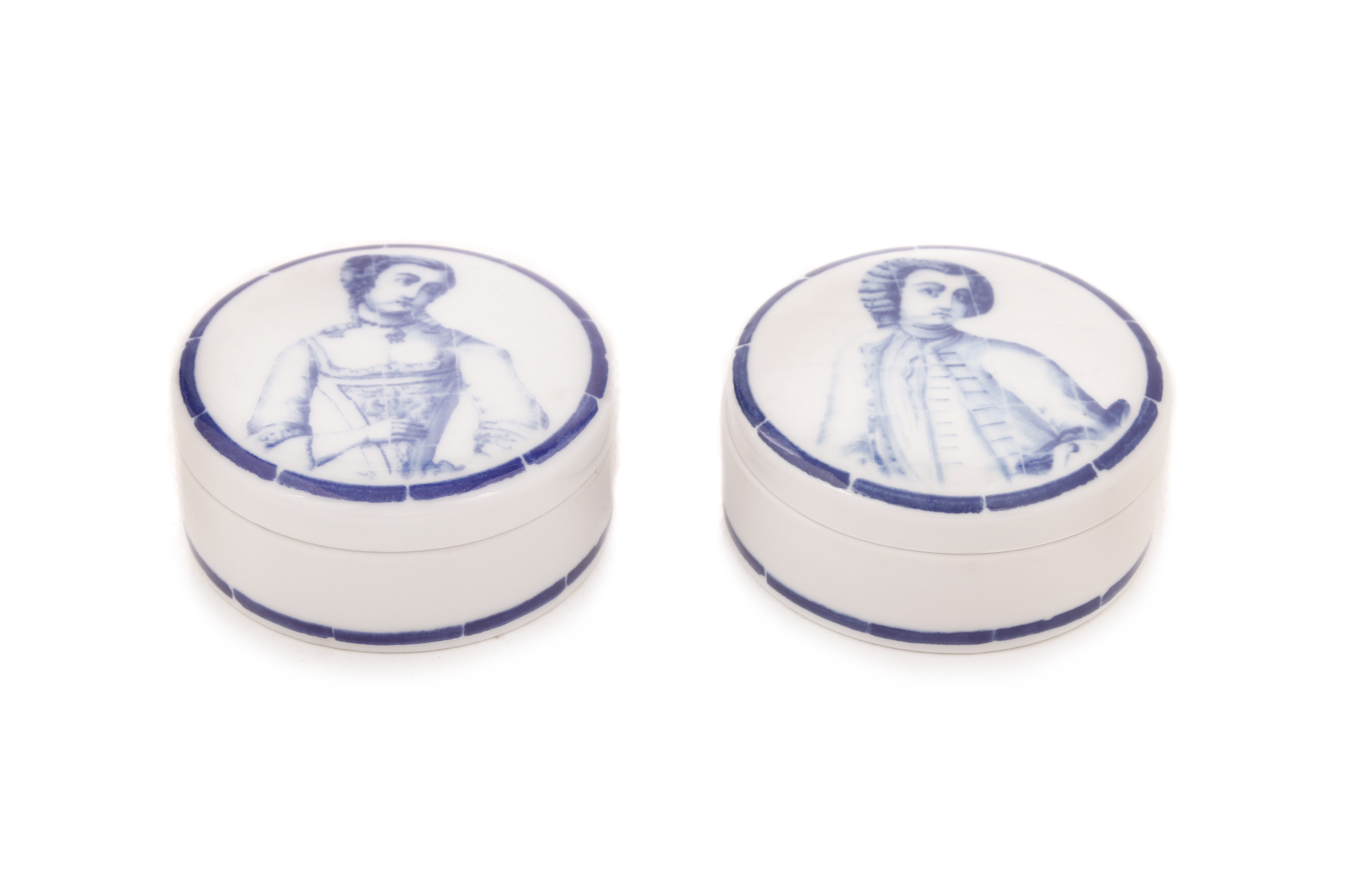 2 Pequenas caixas 'Regaleira' em porcelana da Vista Alegre (2)