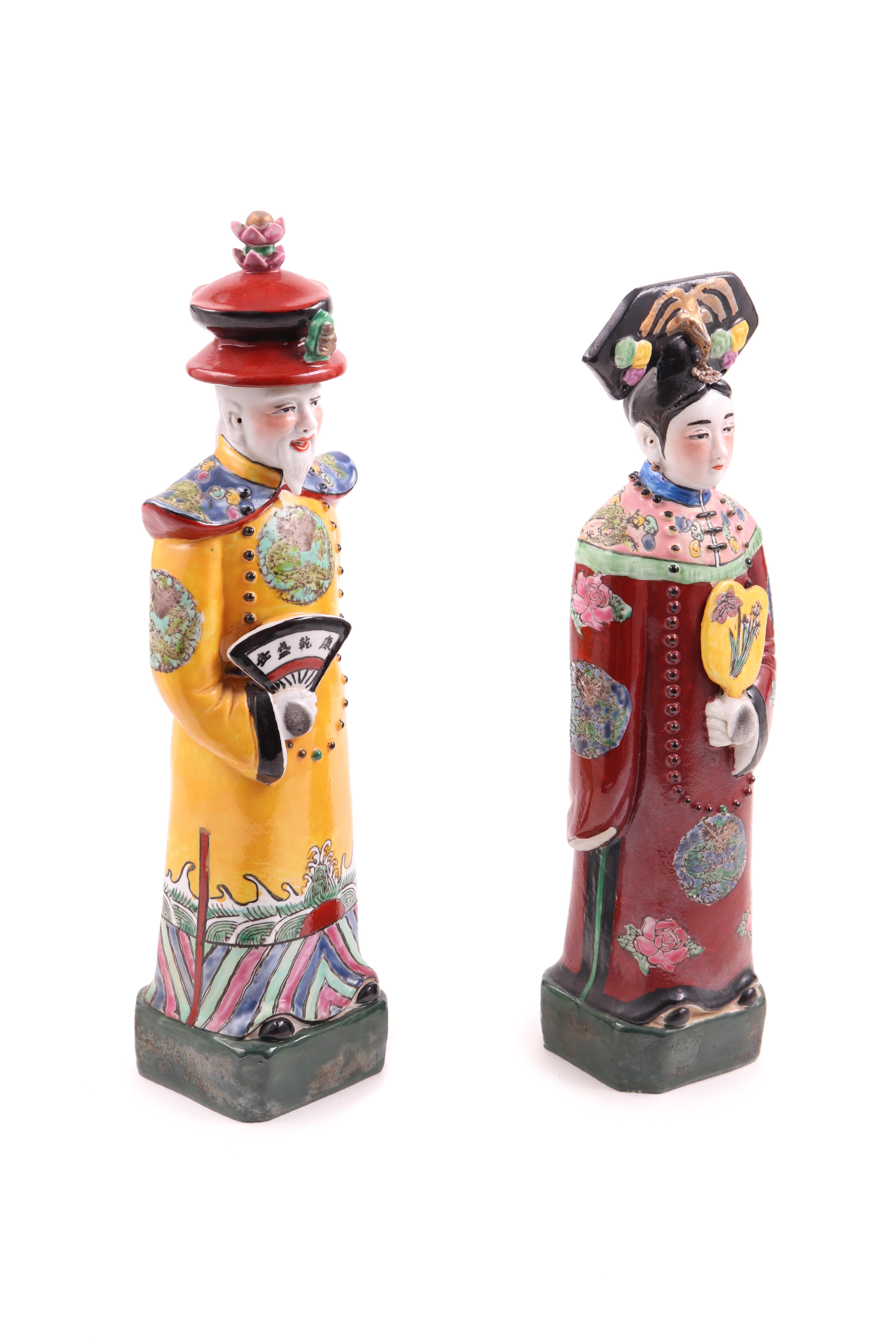'Casal de imperadores', par de esculturas em porcelana chinesa (2)