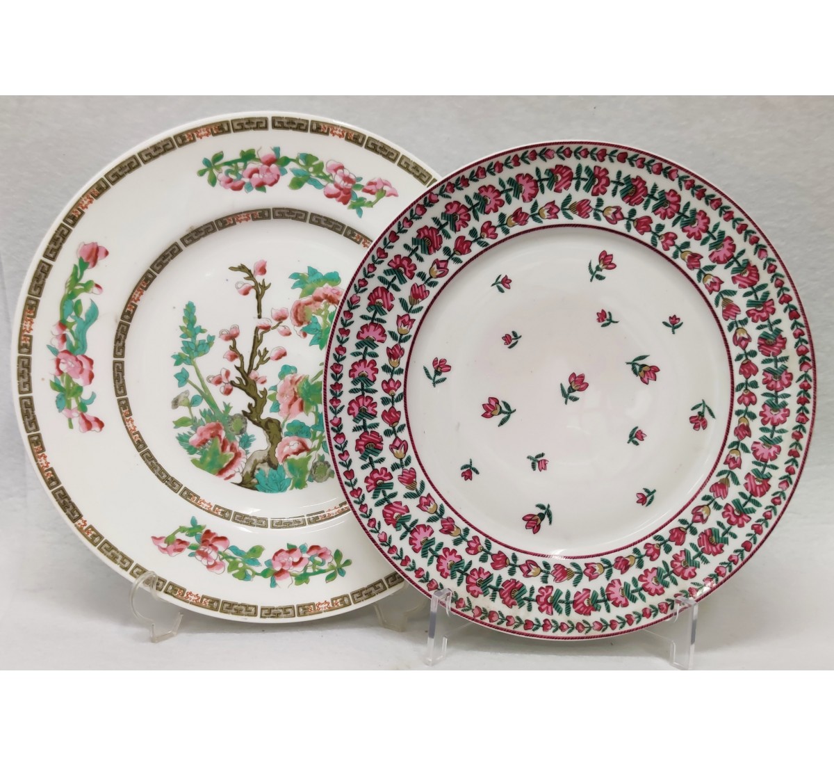 Lote de dois pratos em porcelana (2)