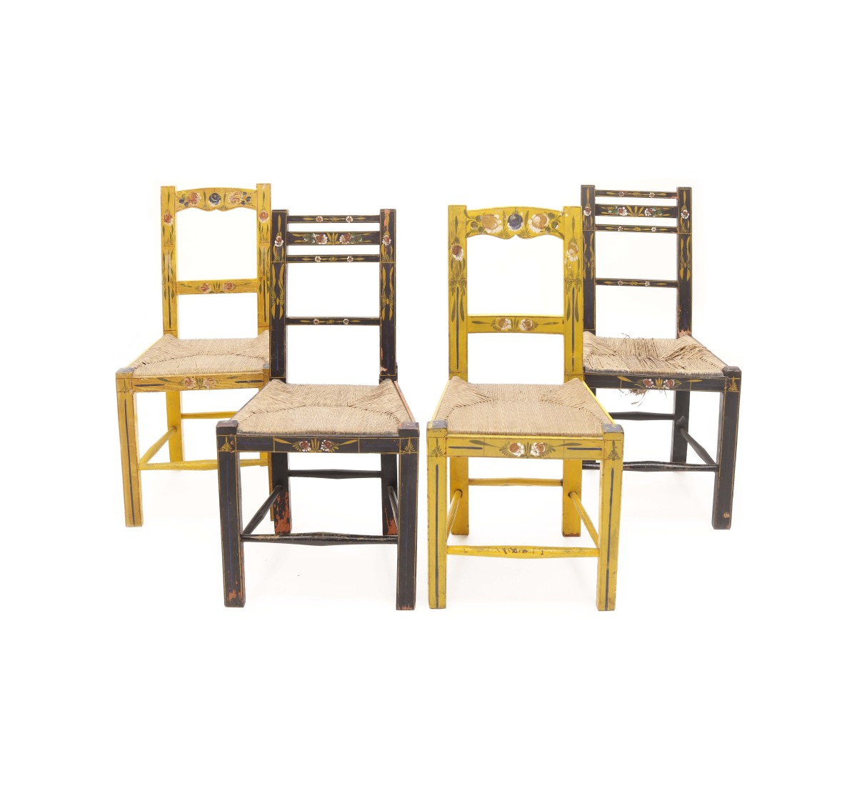 Dois pares de cadeiras alentejanas em madeira pintada (4)